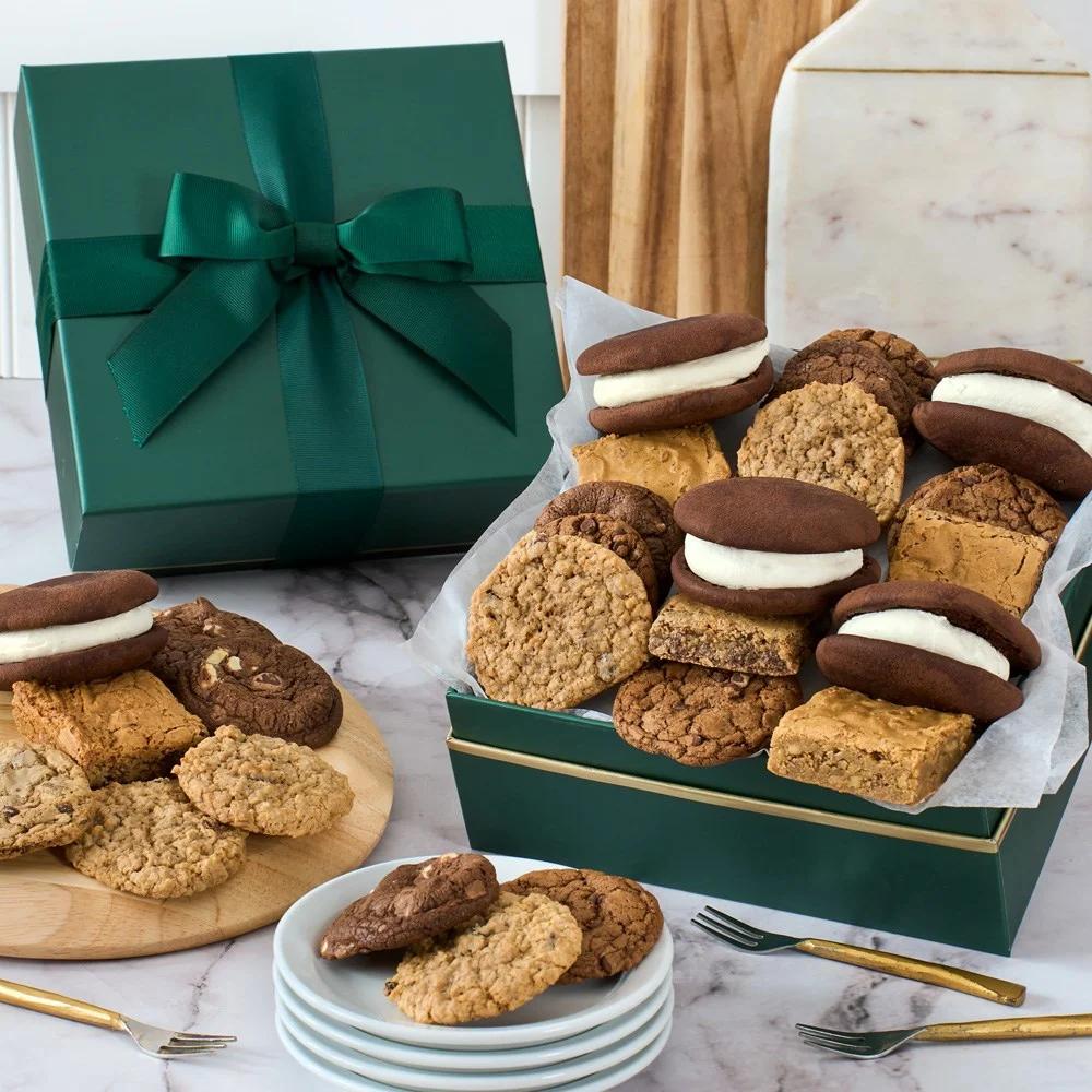 'Tis The Season Bakery Medium Gift Box